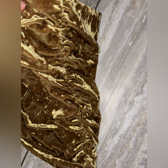 Free People MEDIUM Luxurious Velvet Tube Strapless Top in Gold EUC Holiday NYEve - Picture 3 of 3